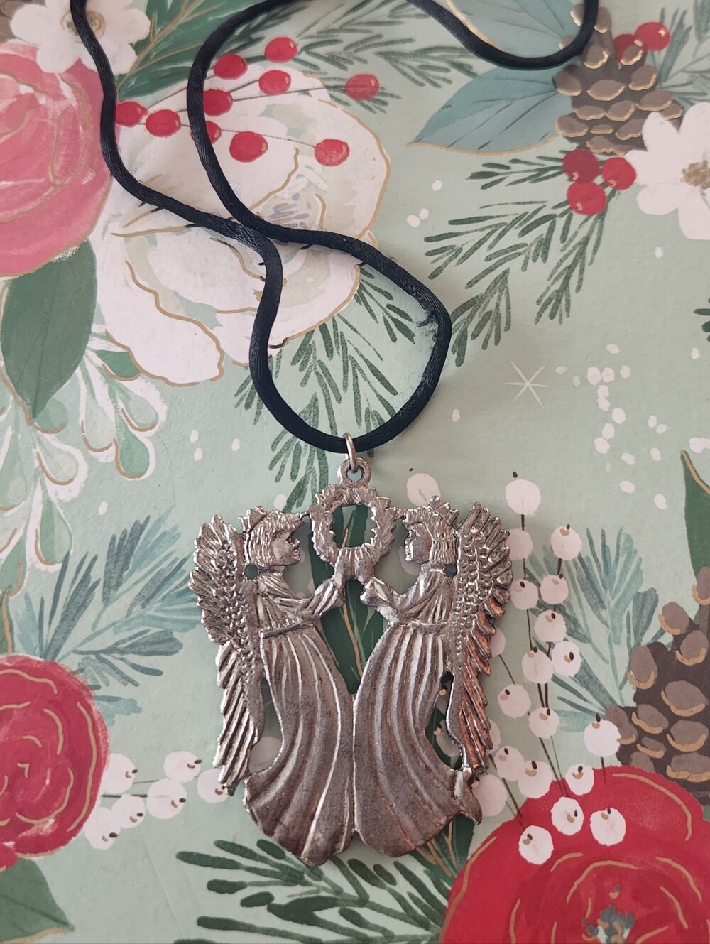 Vtg Pewter Christmas Angel Wreath Statement Pendant Necklace Seagull Pewter
